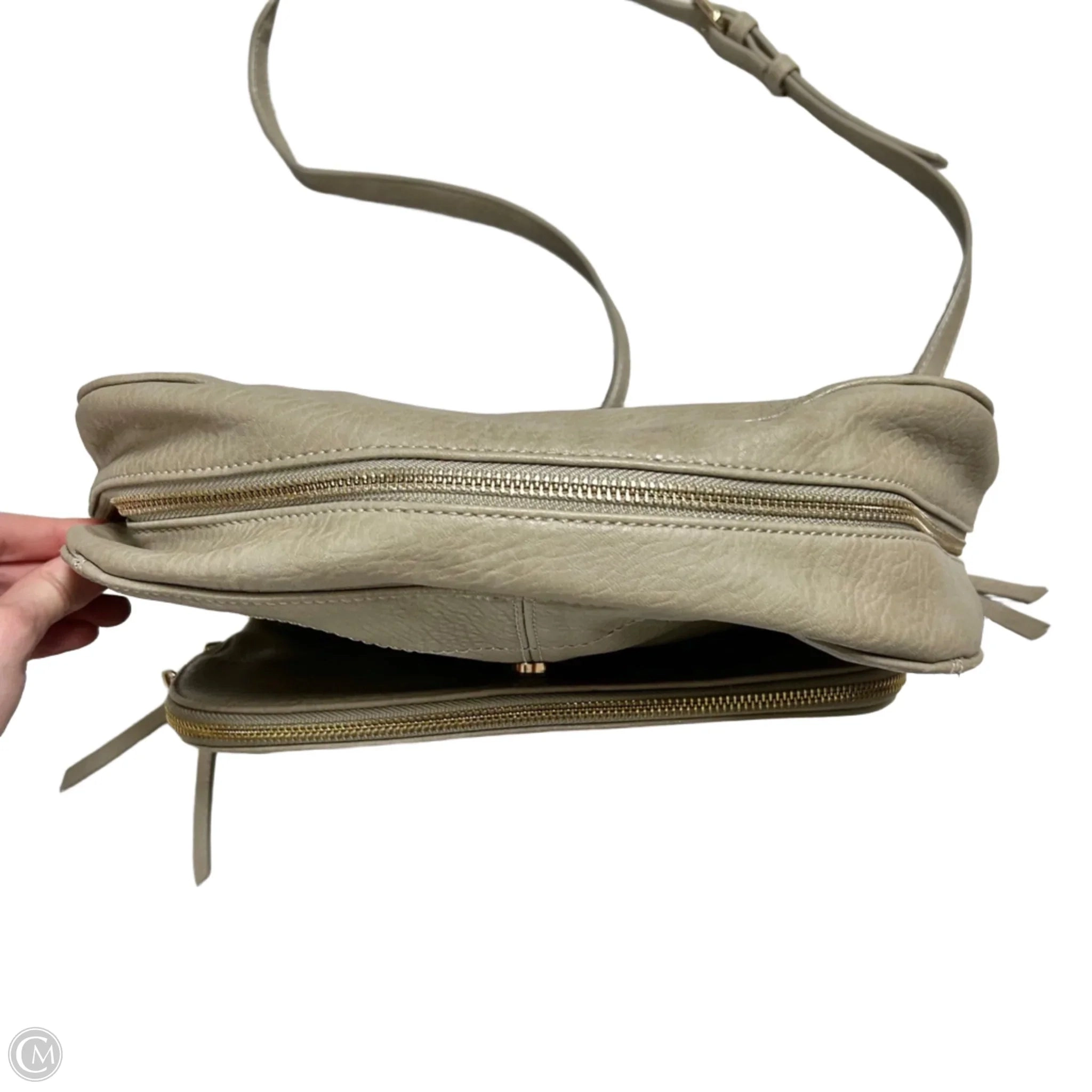 Crossbody By Urban Expressions, Size: Medium