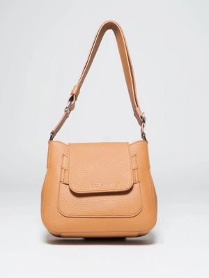 Dama Shoulder Bag in Almond Hammered Leather