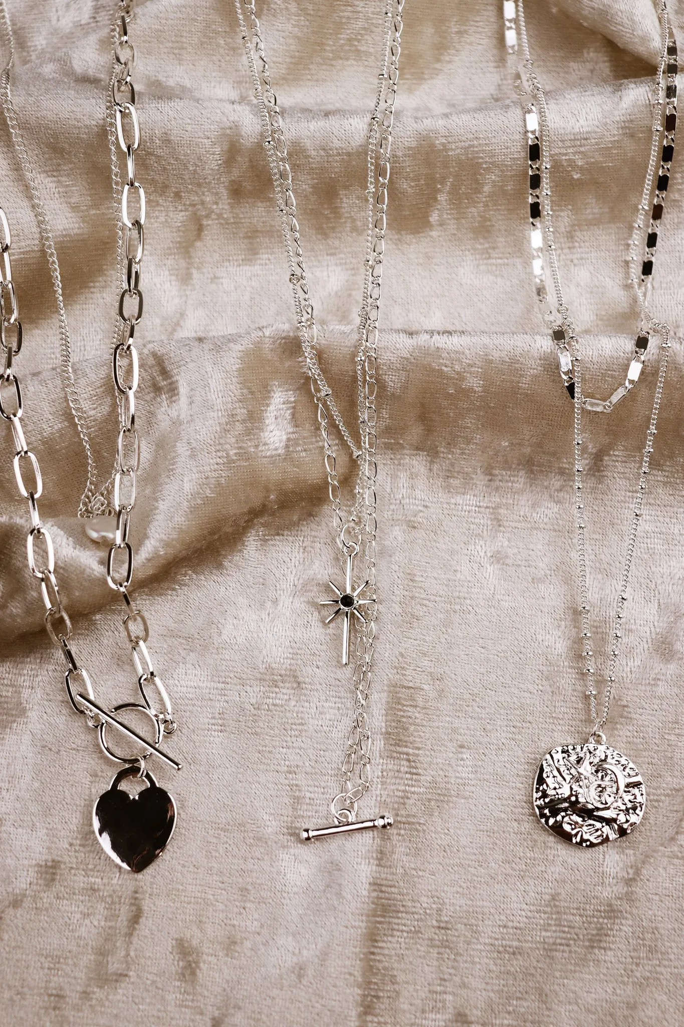 Shine On Label Coin Necklace Set Silver