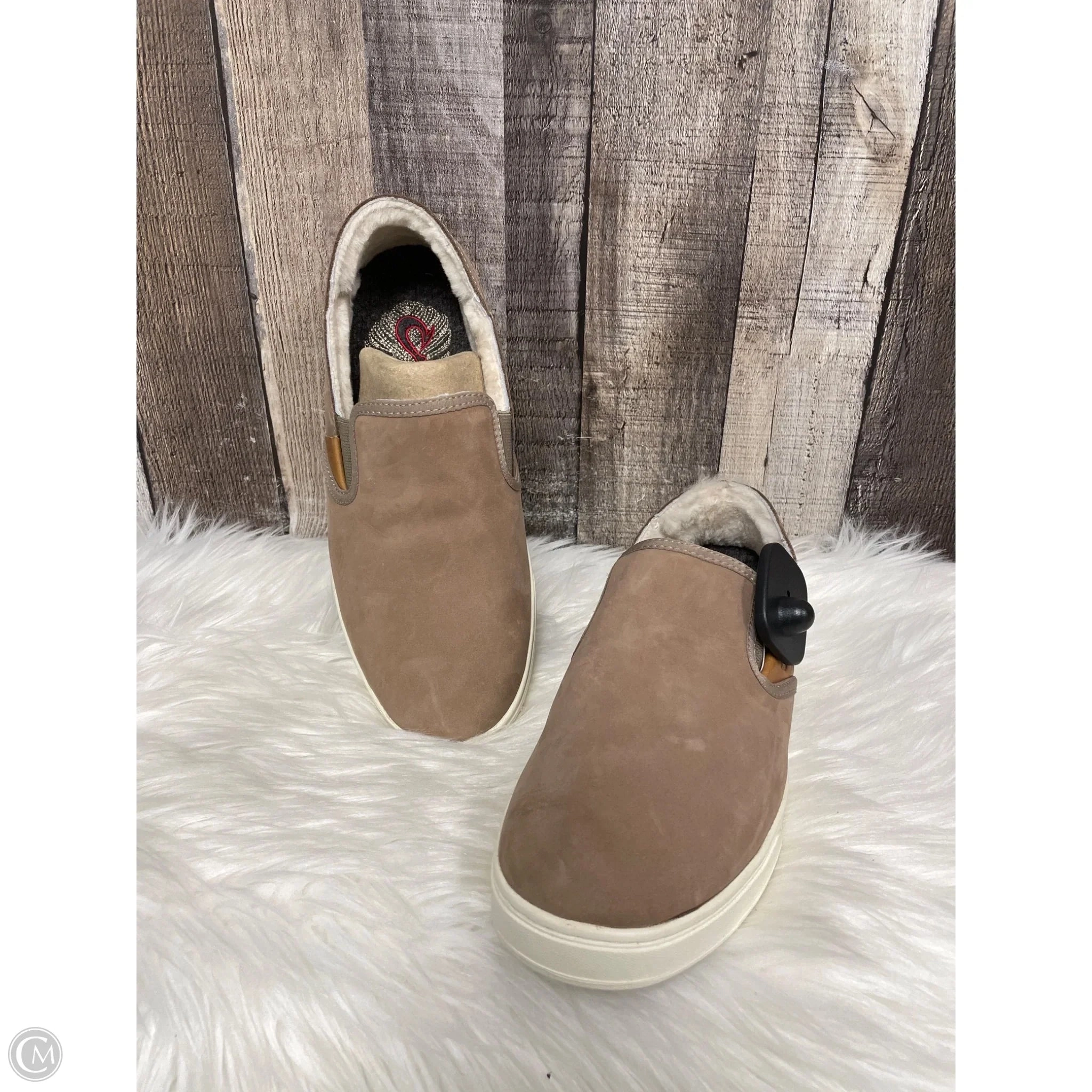 Shoes Flats By Olukai In Tan, Size: 9