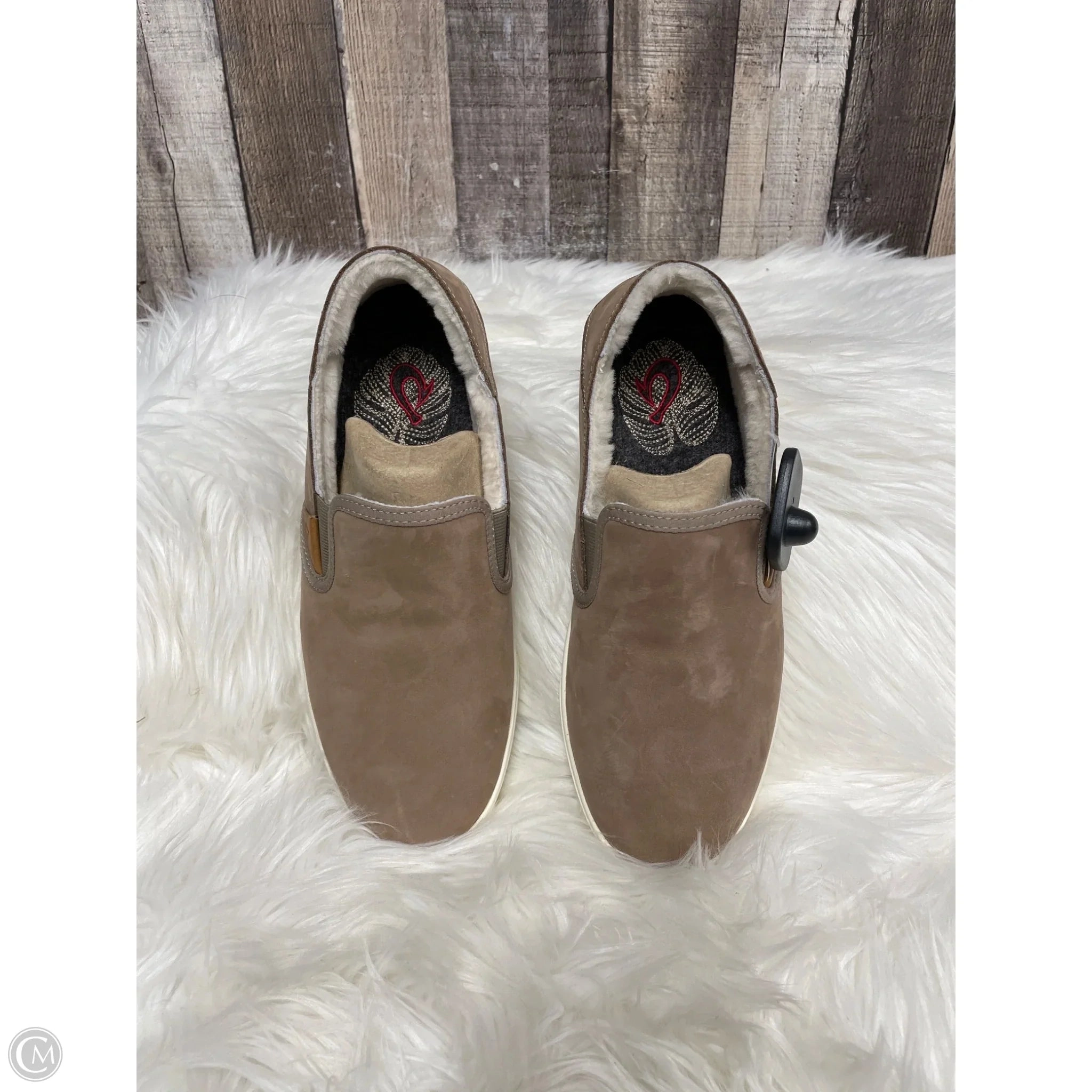 Shoes Flats By Olukai In Tan, Size: 9