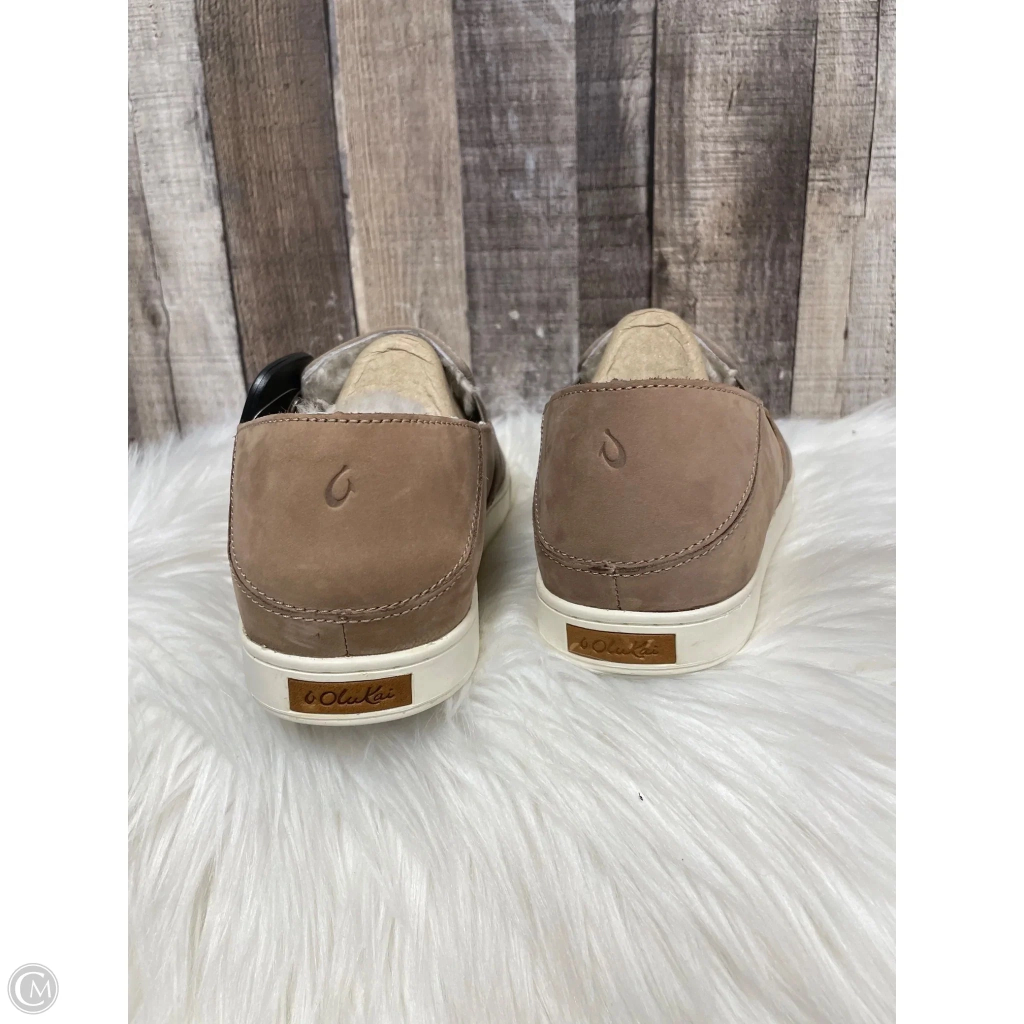 Shoes Flats By Olukai In Tan, Size: 9