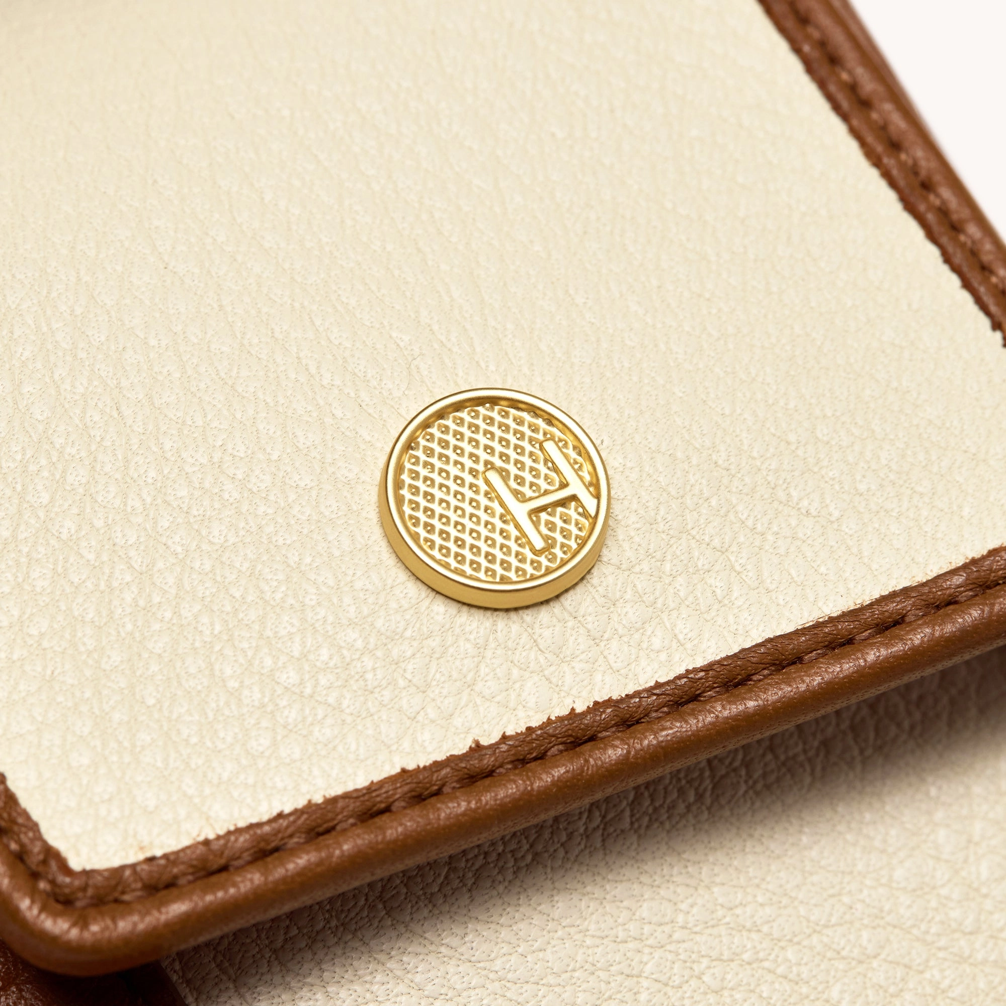 Sunny Carrier | Courtyard Cream/Brushed Gold