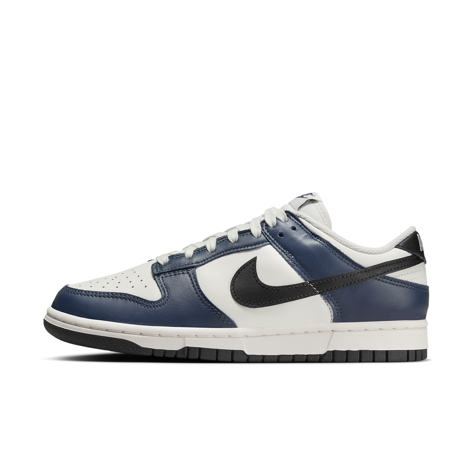 W Dunk Low